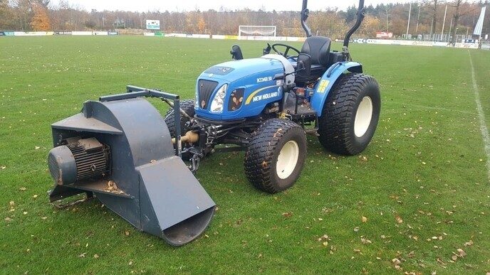 Politie bericht : Gestolen blauwe tractor gezocht - Foto: Politie