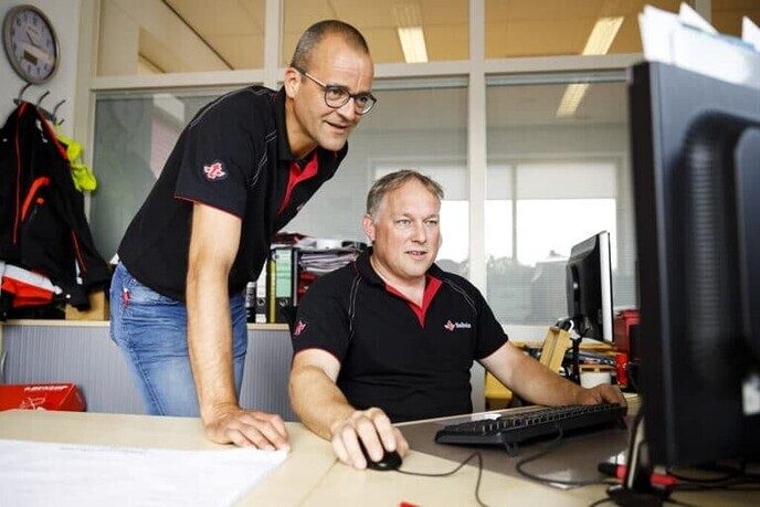 Even een kijkje bij de chauffeursinstructeurs van Tielbeke - Foto: Eigen geleverde foto