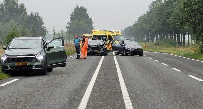 Fikse aanrijding N348 Dalmsholte - Foto: Niels Jansen