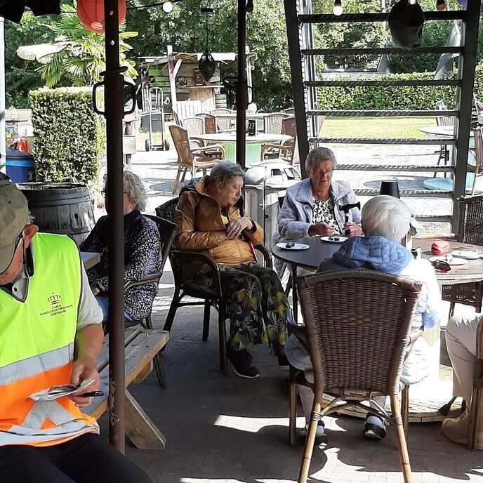 Dalfser scootmobielers op bezoek bij Calluna - Foto: Ingezonden foto