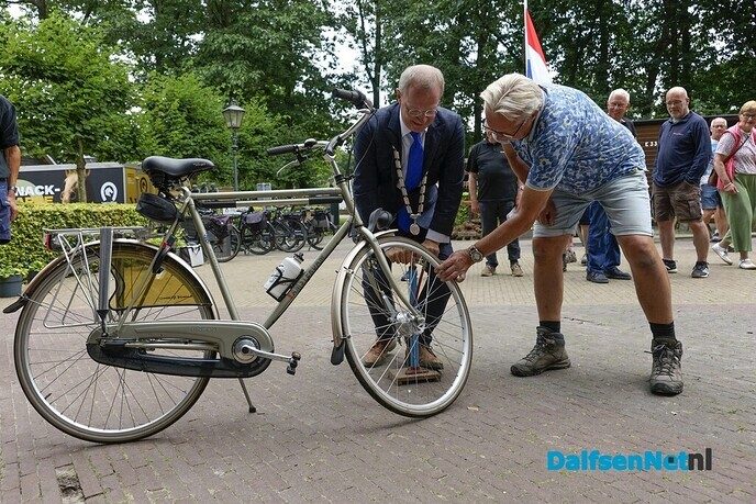 Union Eurostar fiets uitgeleend aan burgemeester Sijbom - Foto: Paul Scholten