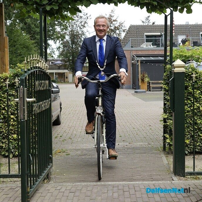 Union Eurostar fiets uitgeleend aan burgemeester Sijbom - Foto: Paul Scholten