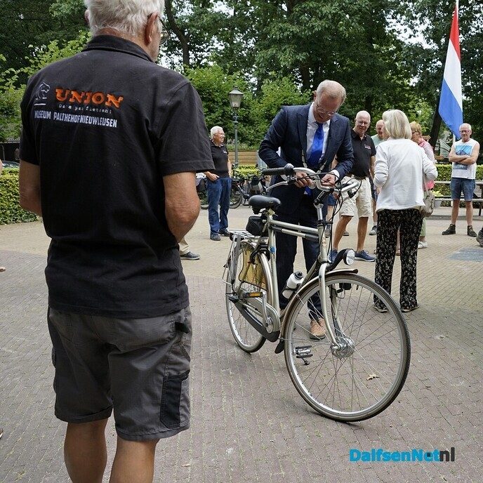 Union Eurostar fiets uitgeleend aan burgemeester Sijbom - Foto: Paul Scholten