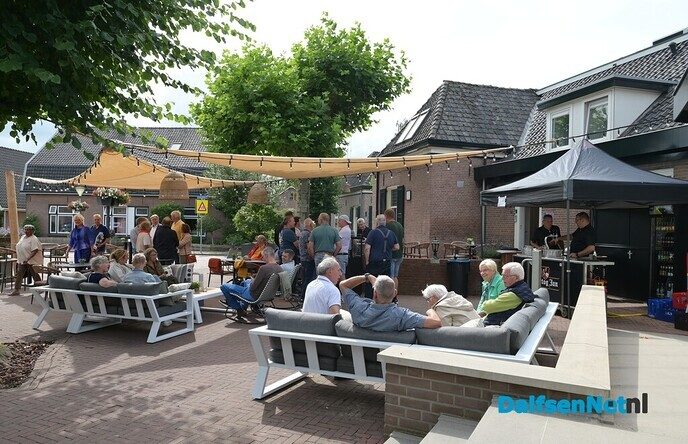 Een schot in de roos nieuw terras Grand Café Kappers - Foto: Johan Bokma