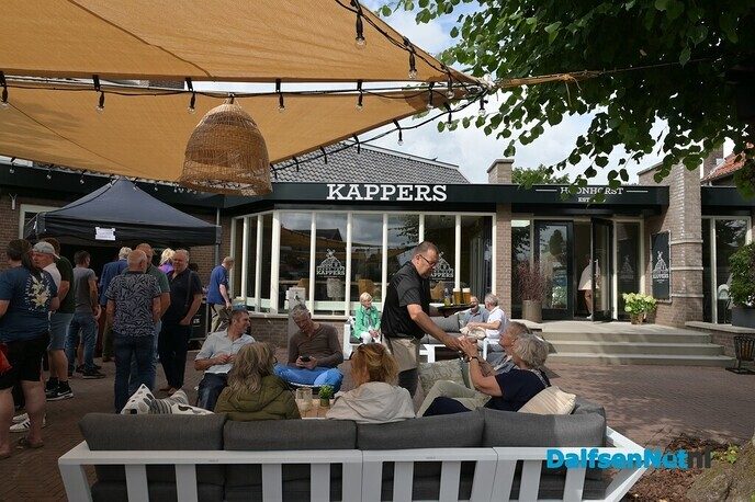 Een schot in de roos nieuw terras Grand Café Kappers - Foto: Johan Bokma