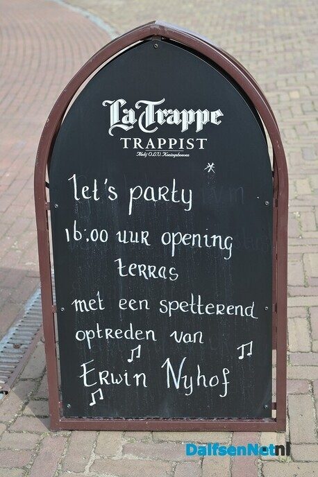 Een schot in de roos nieuw terras Grand Café Kappers - Foto: Johan Bokma
