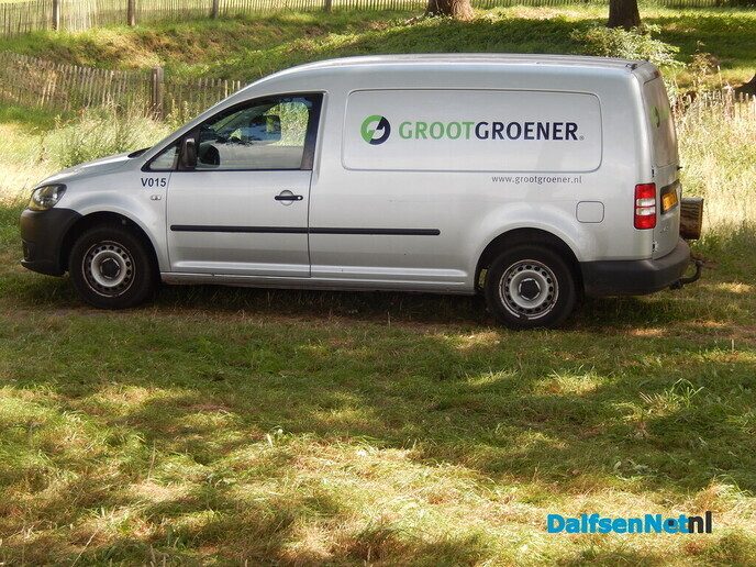Met een zeis maaien in de Vecht (2) - Foto: Willy