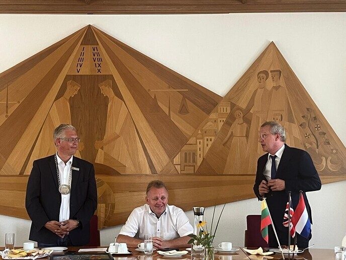Comité op bezoek bij jarige Stadt Hörstel - Foto: Ingezonden foto