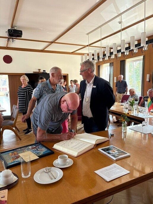 Comité op bezoek bij jarige Stadt Hörstel - Foto: Ingezonden foto