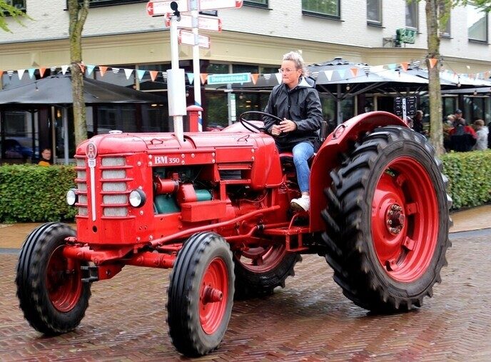 Olde trekkers treffen bij Sukerbieten feest - Foto: Ingezonden foto