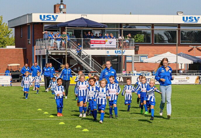 Even voorstellen: jeugd USV - Foto: Ingezonden foto
