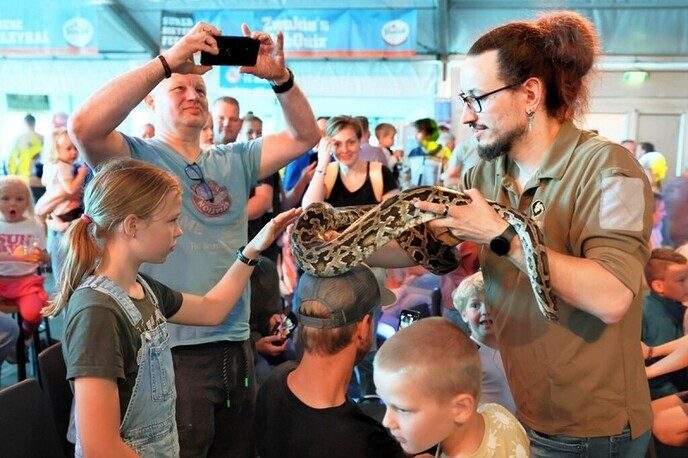 Reptielenshow in de tent - Foto: Ingezonden foto