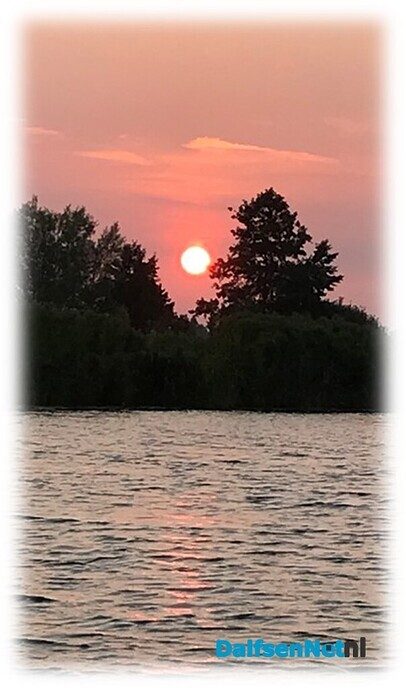 Prachtig … de sunset cruise met de Vechtzomp - Foto: Willie uut Hessum