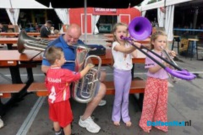 Zand, zweet en sjaaltjes op de donderdag van het Sukerbietenfeest - Foto: Ingezonden foto