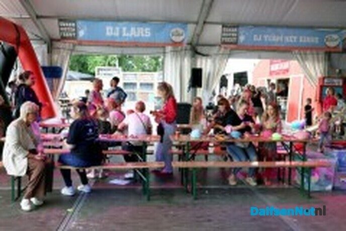 Zand, zweet en sjaaltjes op de donderdag van het Sukerbietenfeest - Foto: Ingezonden foto