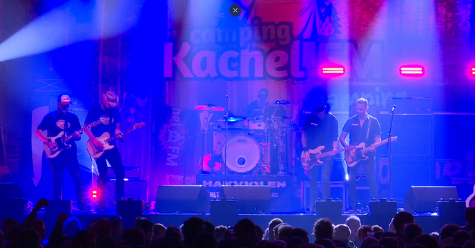 Zondag was het al vanaf 15.00 uur groot feest bij Kachel FM