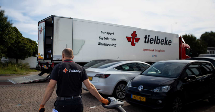 Onder de vleugels met chauffeur Martin bij Tielbeke - Foto: Ingezonden foto