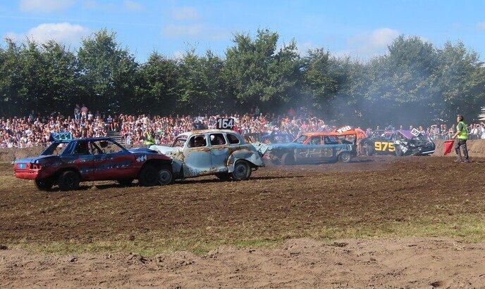 Autorodeo was weer een hoogtepunt bij Oranje-feestweek - Foto: Ingezonden foto