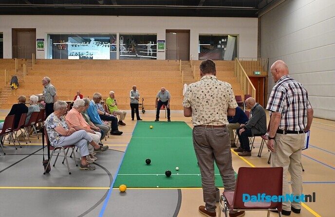 Nieuwleusen-1 wint het 23e Gemeentelijk Koersbaltoernooi - Foto: Johan Bokma