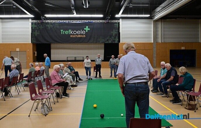 Nieuwleusen-1 wint het 23e Gemeentelijk Koersbaltoernooi - Foto: Johan Bokma