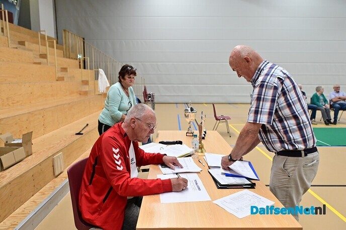 Nieuwleusen-1 wint het 23e Gemeentelijk Koersbaltoernooi - Foto: Johan Bokma