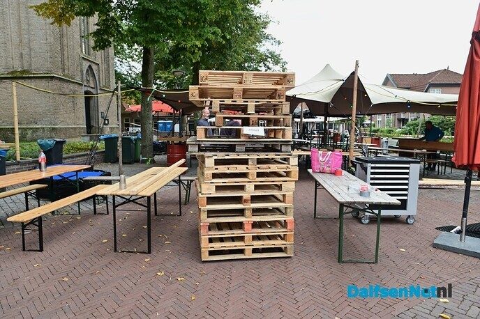 Opbouw Dalfser Bierfestival in volle gang - Foto: Johan Bokma