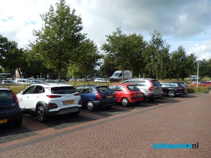 Parkeerplaats tjokvol - Foto: Willy