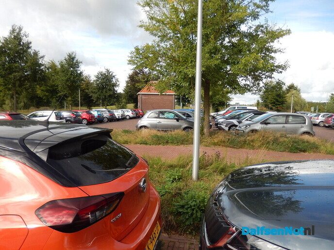 Parkeerplaats tjokvol - Foto: Willy