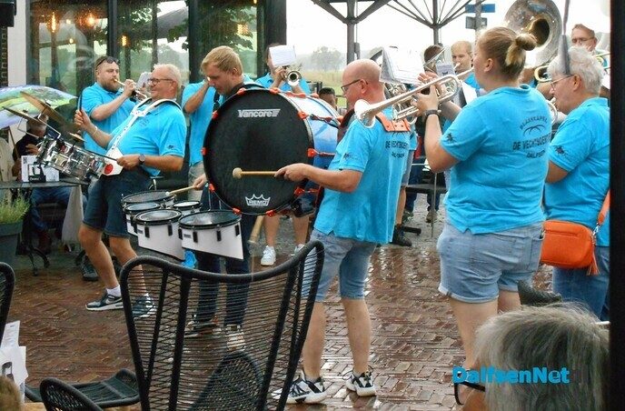 Dalfsen bijna omver geblazen door prachtige blaasmuziek - Foto: Willy
