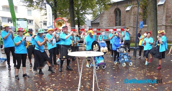 Dalfsen bijna omver geblazen door prachtige blaasmuziek - Foto: Willy