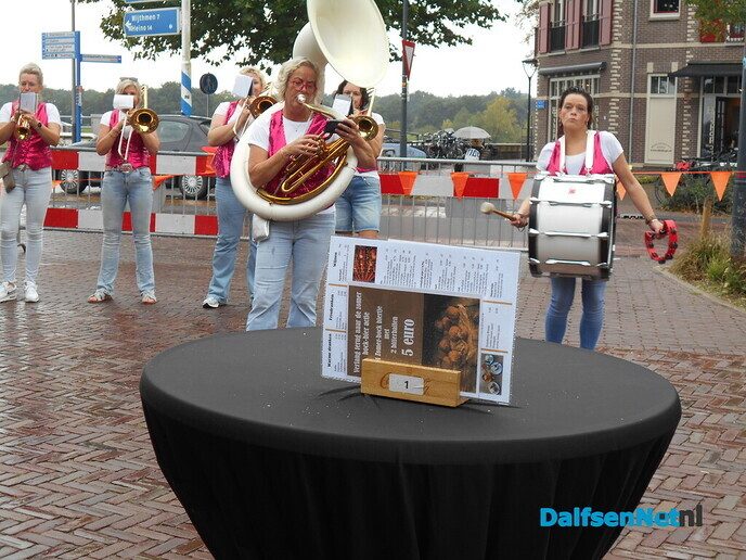 Dalfsen bijna omver geblazen door prachtige blaasmuziek - Foto: Willy