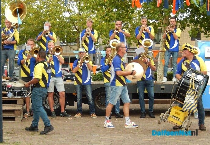 Dalfsen bijna omver geblazen door prachtige blaasmuziek - Foto: Willy