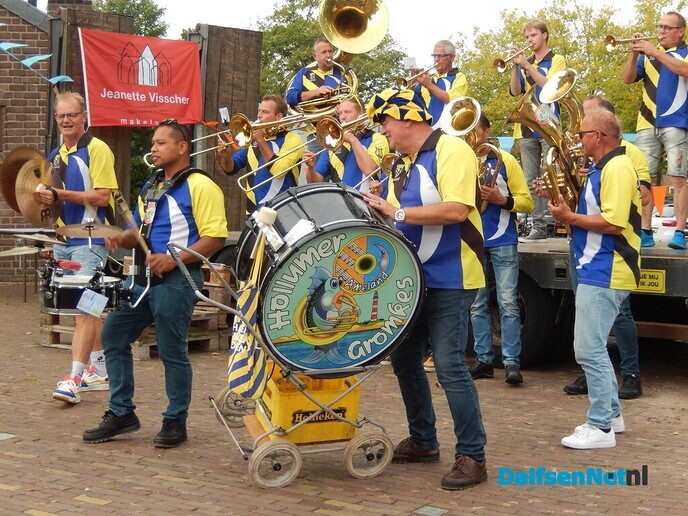 Dalfsen bijna omver geblazen door prachtige blaasmuziek - Foto: Willy
