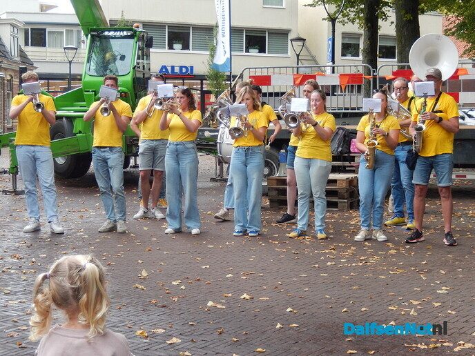 Dalfsen bijna omver geblazen door prachtige blaasmuziek - Foto: Willy