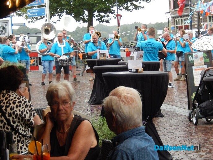 Dalfsen bijna omver geblazen door prachtige blaasmuziek - Foto: Willy