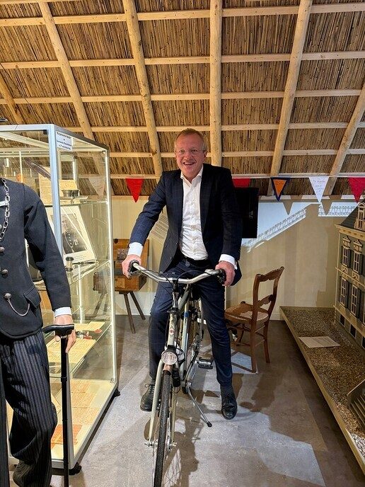 Burgemeester Michael Sijbom blikt terug op de eerste 100 dagen in Dalfsen - Foto: Eigen geleverde foto