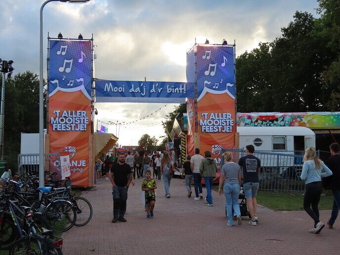 Autorodeo was weer een hoogtepunt bij Oranje-feestweek - Foto: Ingezonden foto