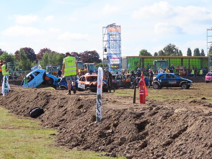Autorodeo was weer een hoogtepunt bij Oranje-feestweek - Foto: Ingezonden foto