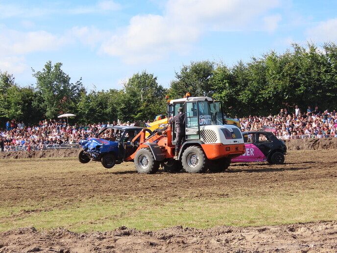 Autorodeo was weer een hoogtepunt bij Oranje-feestweek - Foto: Ingezonden foto