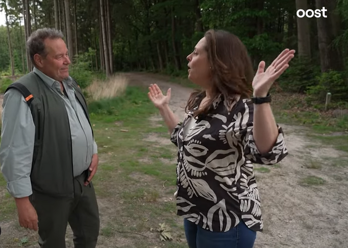 Dalfsenaar Ilona Dijkman voor RTV oost het bos in