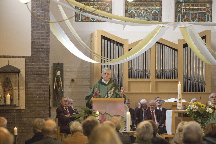 Feestelijke viering voor diaken Hans Enthoven - Foto: Geert Bistervels