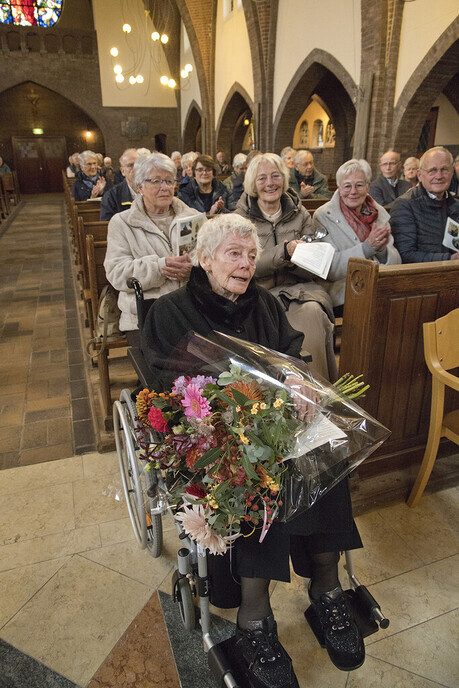Feestelijke viering voor diaken Hans Enthoven - Foto: Geert Bistervels