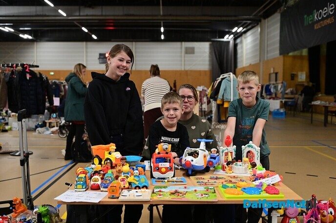 Geslaagde dag met springkussenfestival en kinderkledingbeurs in Trefkoele+ - Foto: Johan Bokma