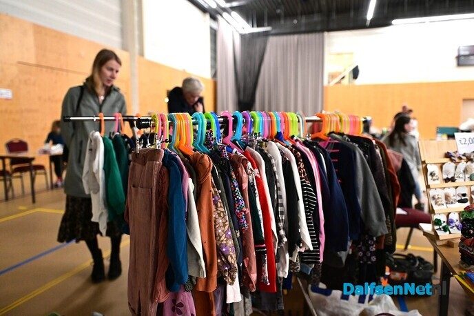 Geslaagde dag met springkussenfestival en kinderkledingbeurs in Trefkoele+ - Foto: Johan Bokma