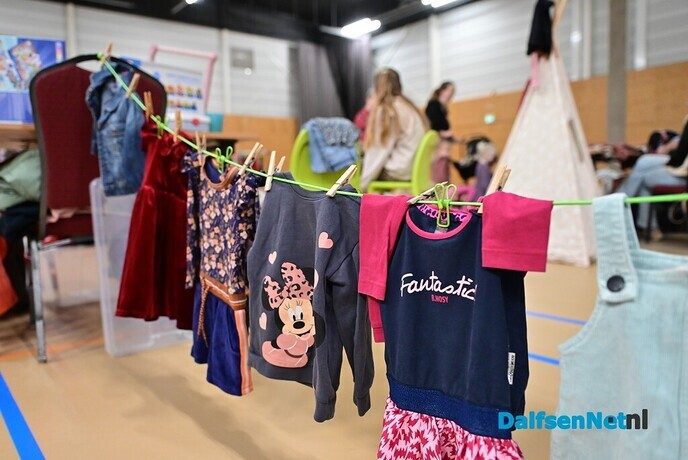 Geslaagde dag met springkussenfestival en kinderkledingbeurs in Trefkoele+ - Foto: Johan Bokma