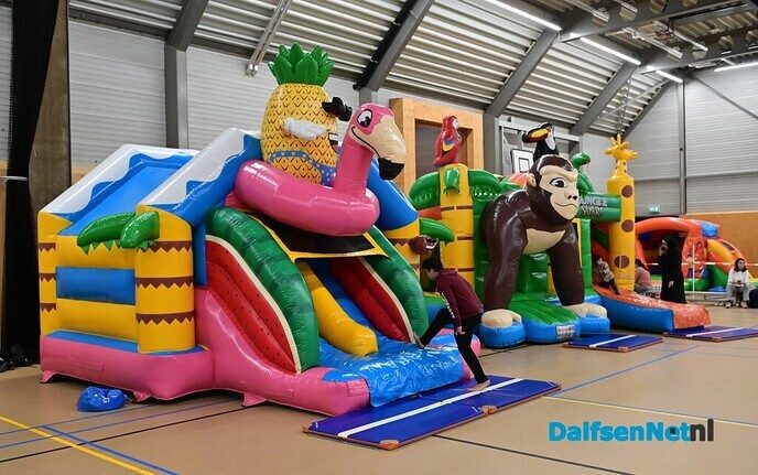 Geslaagde dag met springkussenfestival en kinderkledingbeurs in Trefkoele+ - Foto: Johan Bokma
