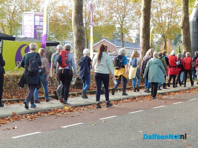Salandse wandel 3 daagse: een gezellig drukte - Foto: Willy