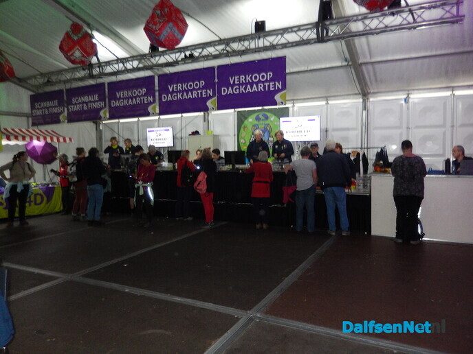 Salandse wandel 3 daagse: een gezellig drukte - Foto: Willy