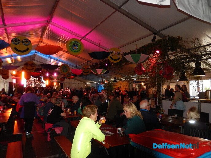 Salandse wandel 3 daagse: een gezellig drukte - Foto: Willy