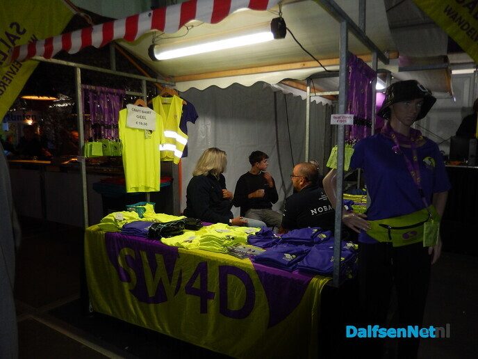 Salandse wandel 3 daagse: een gezellig drukte - Foto: Willy